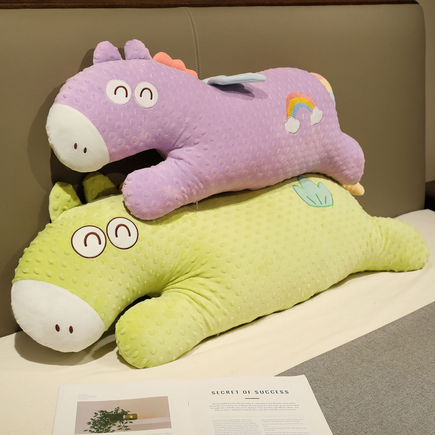 Verano lindos cojines de peluche de dibujos animados frijoles de peluche caballo almohada larga niñas piernas para dormir en la cama al por mayor lindo