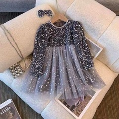 欧米の女の子のスパンコールのワンピース