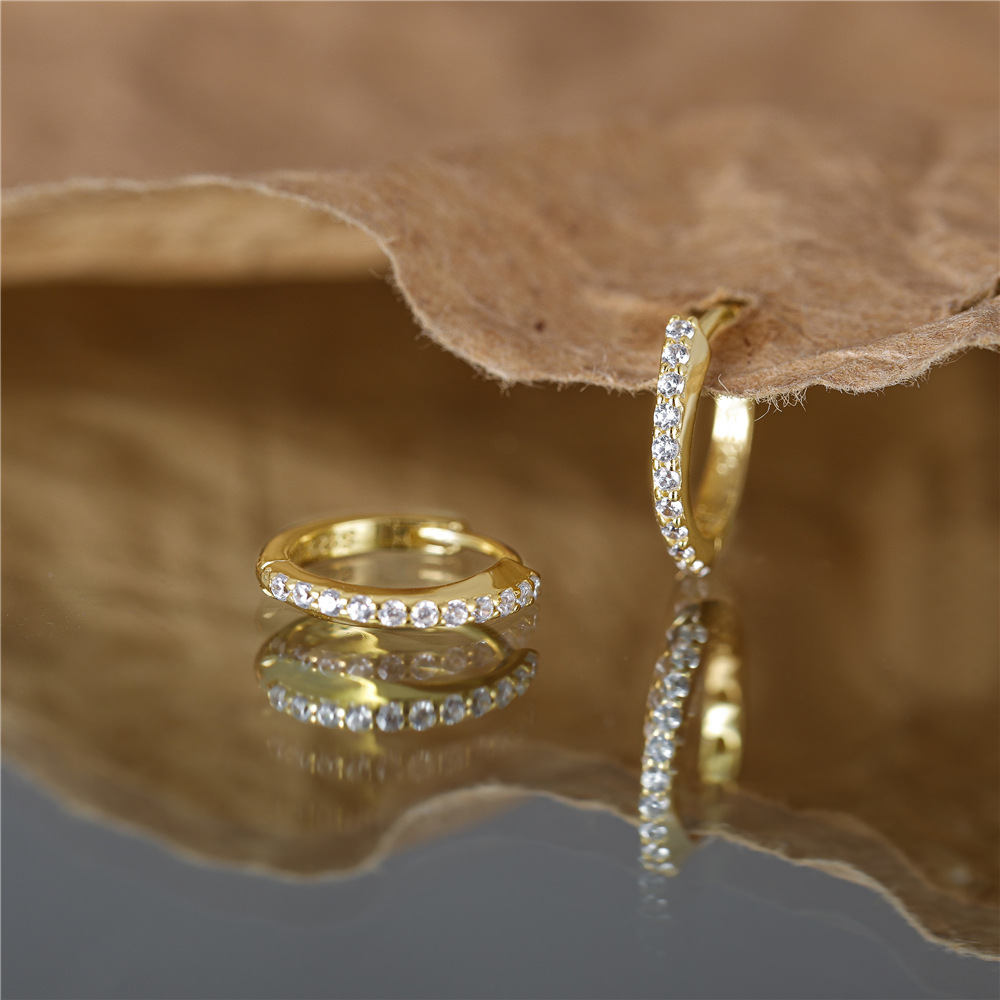 Nueva moda europea y americana simple ins estilo s925 plata esterlina Cruz sola fila diamante-incrustado clásico oído anillo hebilla pendientes