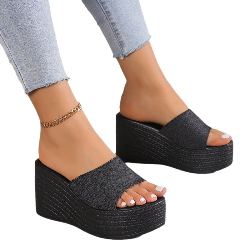 Тапочки в наличии, новые летние модели, женские сандалии на толстой подошве больших размеров для экспорта, танкетки Temu, простые летние женские туфли.