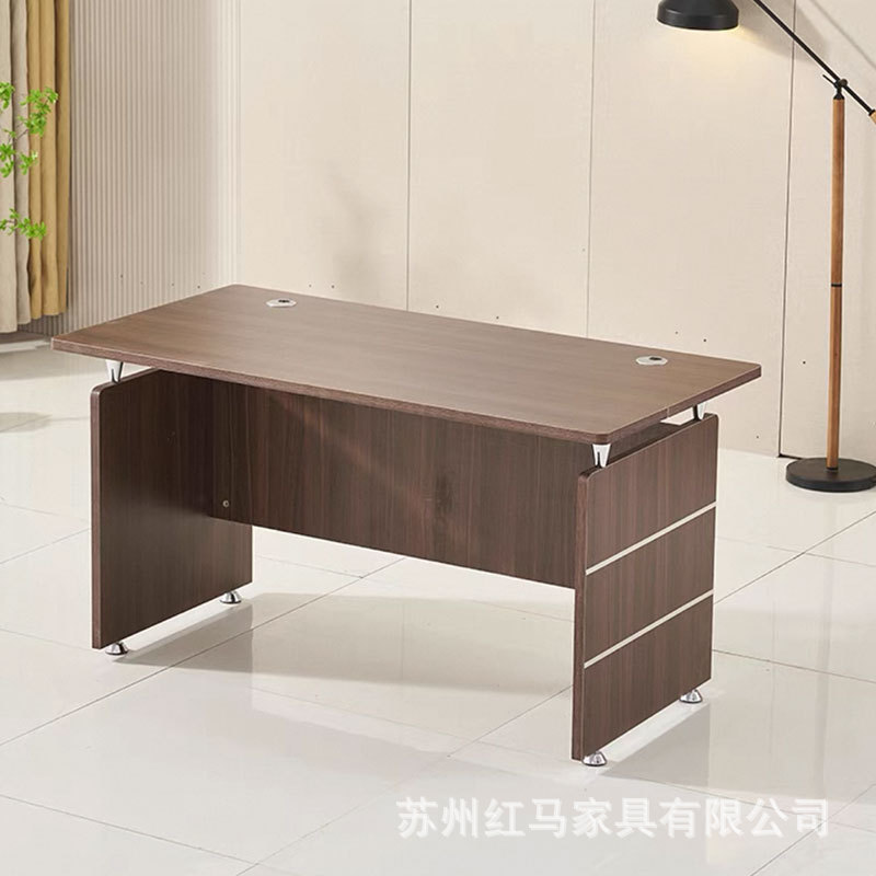 호두 색상에는 작은 캐비닛이 포함되지 않습니다.