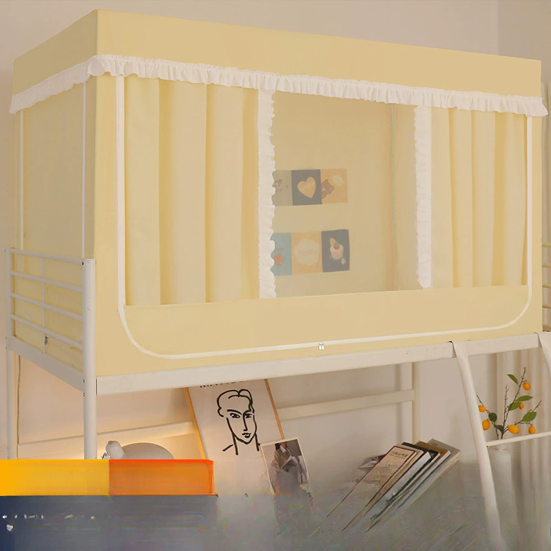 Общежитие колледжа с противомоскитными сетками