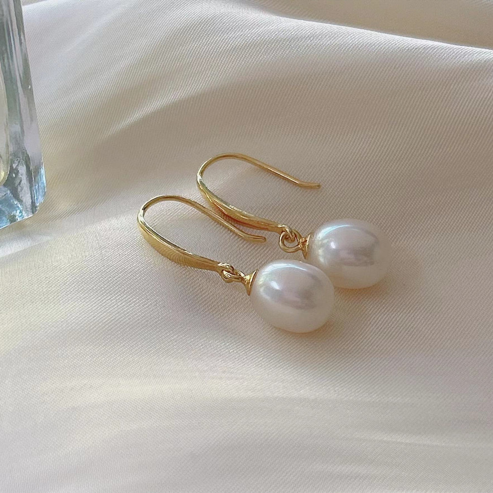1 Pair Freshwater Pearl Copper Pearl Solid Color Ear Hook display picture 1