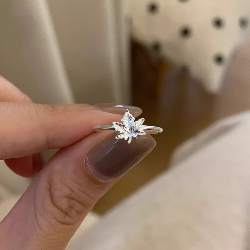 Anello da donna con foglia d'acero, leggero e alla moda, per l'indice, design di nicchia in stile coreano, tendenza con anello aperto regolabile_voghion.com