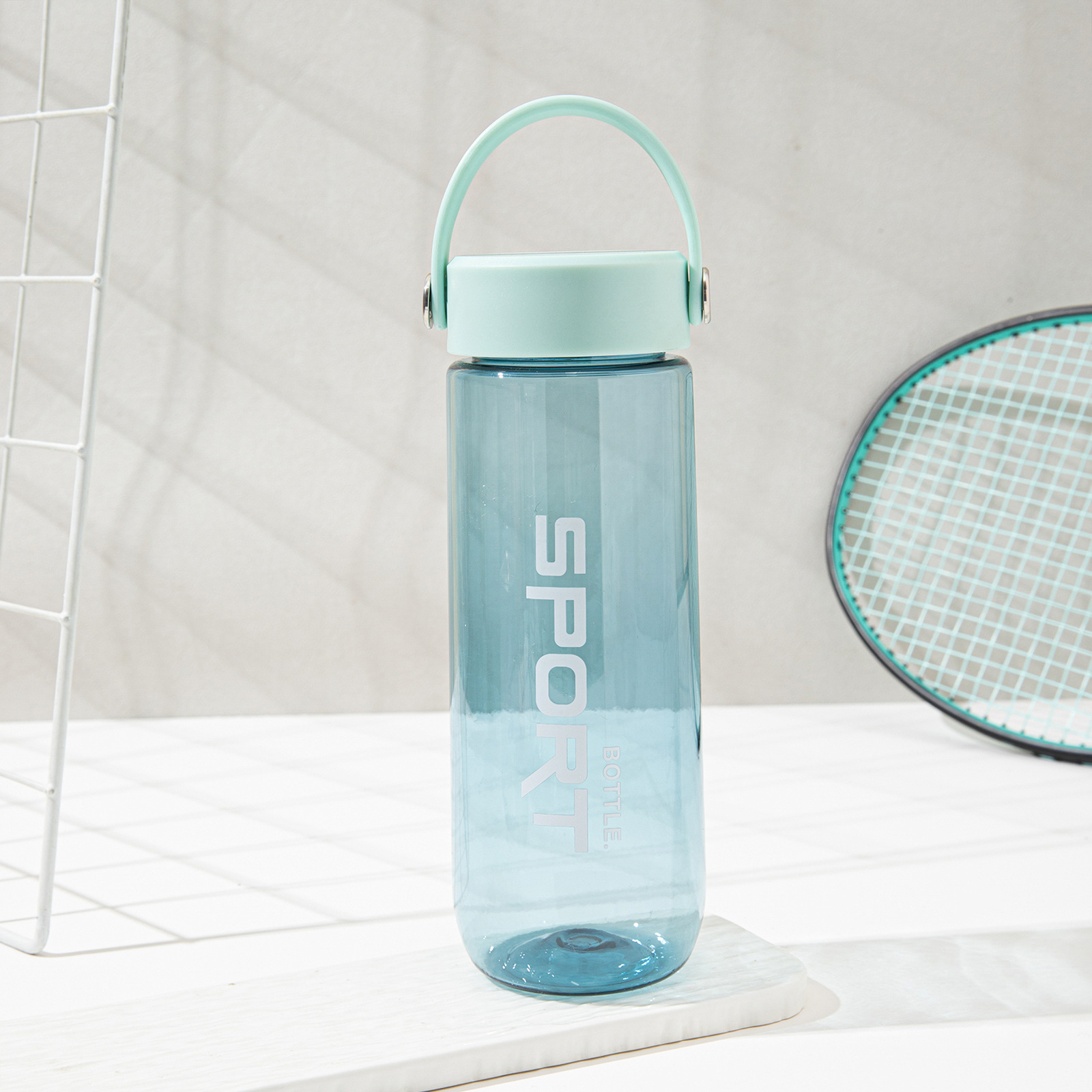 Nueva taza de agua roja de verano al por mayor taza de plástico de pareja de alto valor al aire libre taza de agua deportiva portátil taza espacial