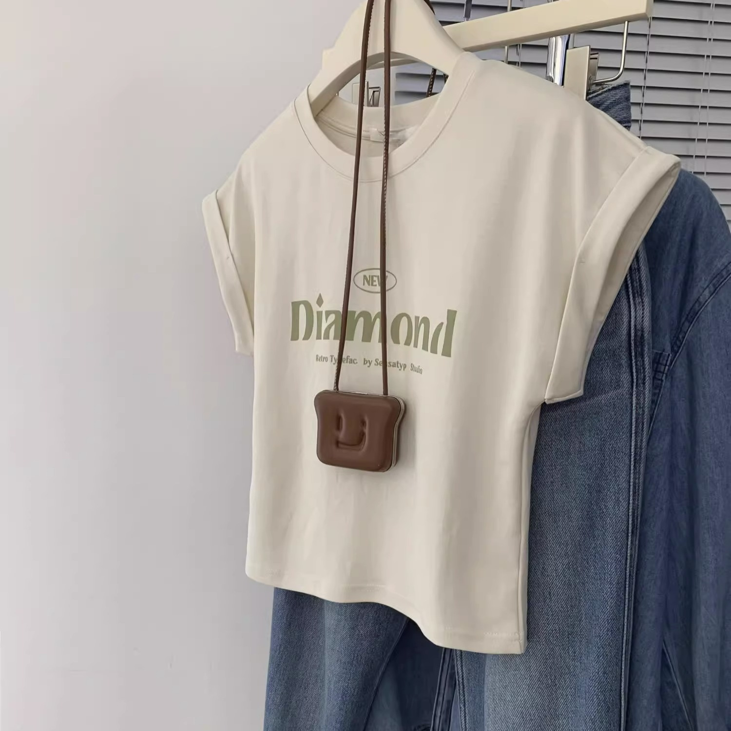 Camiseta de manga corta con estampado de hombro de gran tamaño para mujer 2024 verano y otoño letras americanas casual cuello redondo top de ins único para mujer