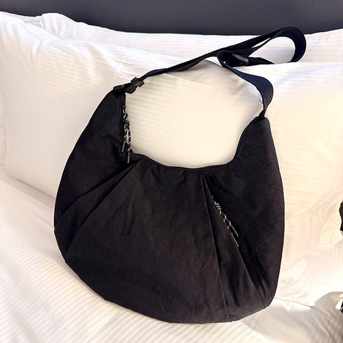 Waterproof Nylon Ox Horn Bag Crossbody Bag Yoga Bag Short Trip Bag Fashion Lightweight Durable Large Capacity Dumpling Bag