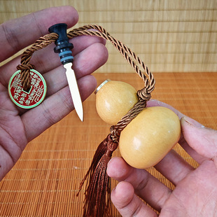 Finished Copper Inlaid Gourd Accessory for Sword Keeping, Featuring Lightning Pattern Gourd Handle Ornament with Engraving