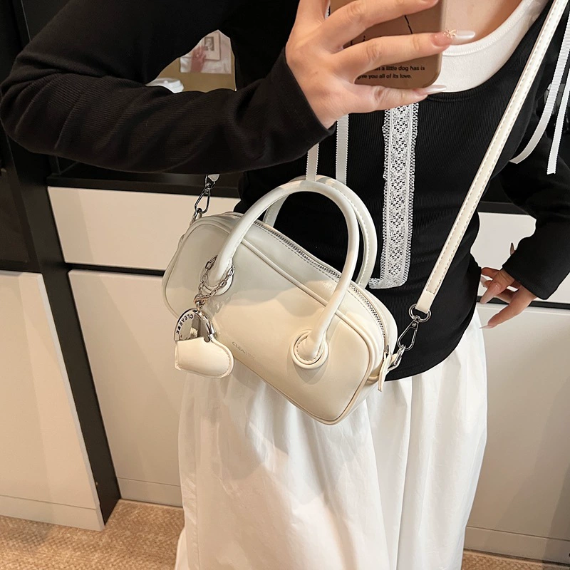 Fashionable shoulder bag, one-shoulder bag for leisure, high-quality style, Korean style