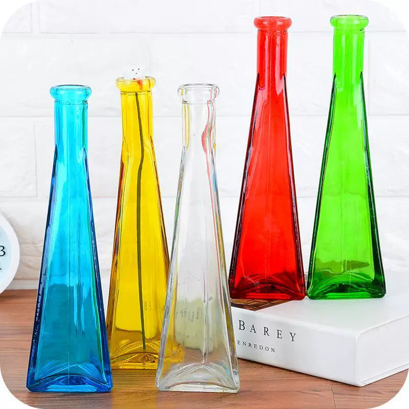 Красочная прозрачная тонкая треугольная маленькая ваза, простая современная стеклянная ваза, небольшое устройство для цветочной композиции