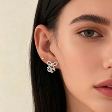 小香女式小巧时尚轻奢精致镂空蝴蝶绳结双C水钻耳饰耳钉