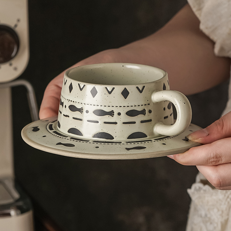 Ins lujo ligero taza de café plato conjunto de tazas de tazas marcadas tazas de latte tazas de cerámica rugosa retro de alto valor