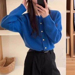 韓国系丸首の優しい純色のセーターのカーディガン女性秋の新型の柔らかいモチの金属ボタンのニットのカーディガンの上着の外着