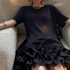 太ったmmの特大サイズの300斤の黒いスカートのヘボン風の気質はやせている黒いtシャツのワンピースの小さい女性の夏の新型を現します。