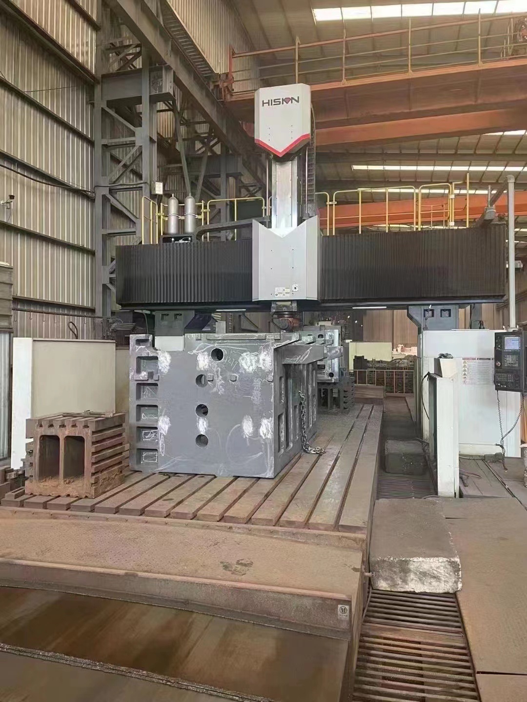 二手数控龙门加工中心，海天，工作台3X8米