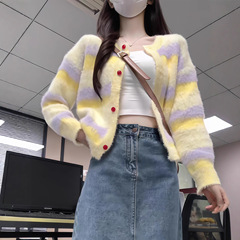 日系复古奶黄撞色条纹仿貂绒毛衣开衫女秋软糯甜美马海毛针织外套