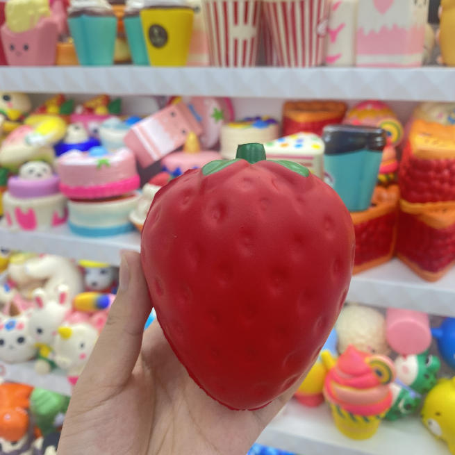 Squishy alimento simulado crema pastel de fresa comer jugar DIY húmedo suave rebote lento niños juguetes caseros pequeños