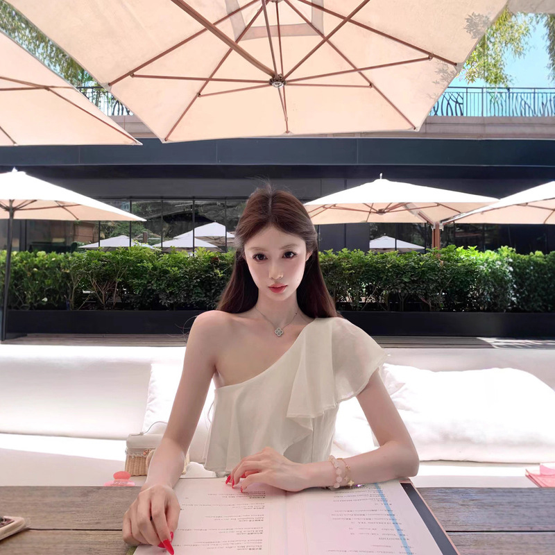 TZ6810纯欲风白色荷叶边斜肩上衣女夏季法式不规则露肩短款衬衣|undefined
