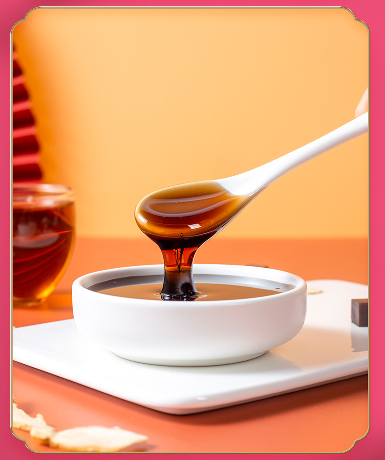 Yu Ling Gao (玉灵膏) — Traditional Herbal Paste with Ginseng, Longan & Honey, Hand-Simmered 300g in use