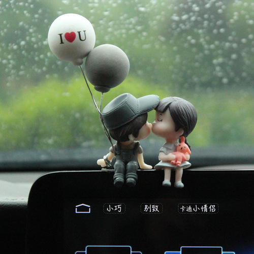 Internet celebrity car ornaments wholesale car interior accessories cute kissing couple doll electric car decorative ornaments for women