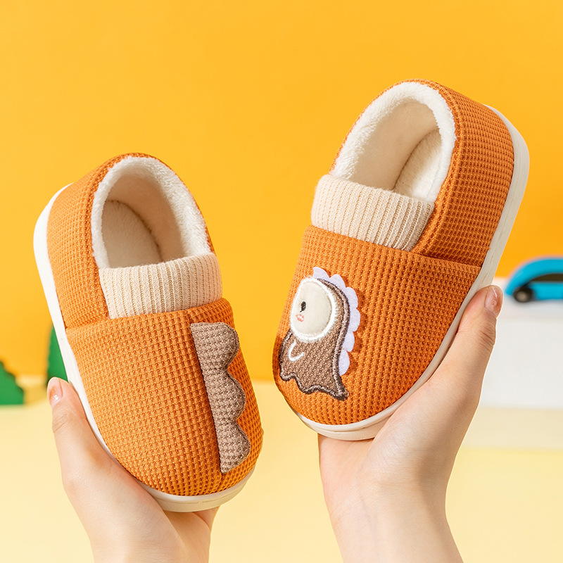Invierno zapatillas de algodón para niños, niños y niñas, padres e hijos, bolsas de dibujos animados lindas, tacones antideslizantes para bebés en el interior, zapatillas de lana casera