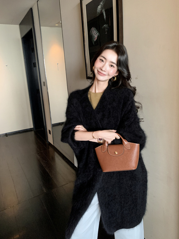 港米服饰/2025秋季新款女装 长款羊毛针织高端线 大毛衣外套|undefined