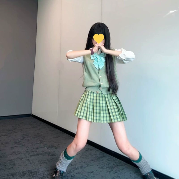 Xiao Qingmei 39 cm + green polka dot bow tie