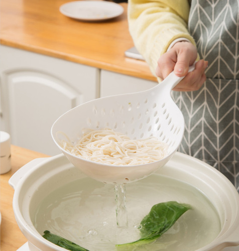 Cross-border Japanese colander for scooping dumplings, colander for boiling noodles, hot pot and spicy soup, strainer for scooping noodles, long handle