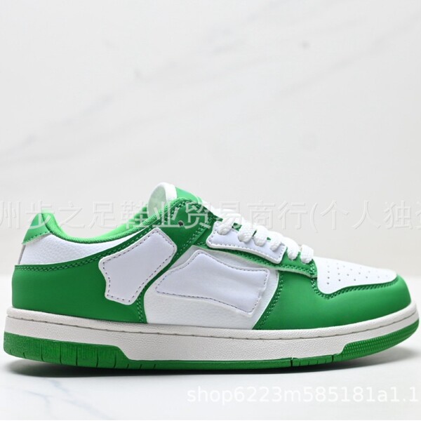 Universal sneakers