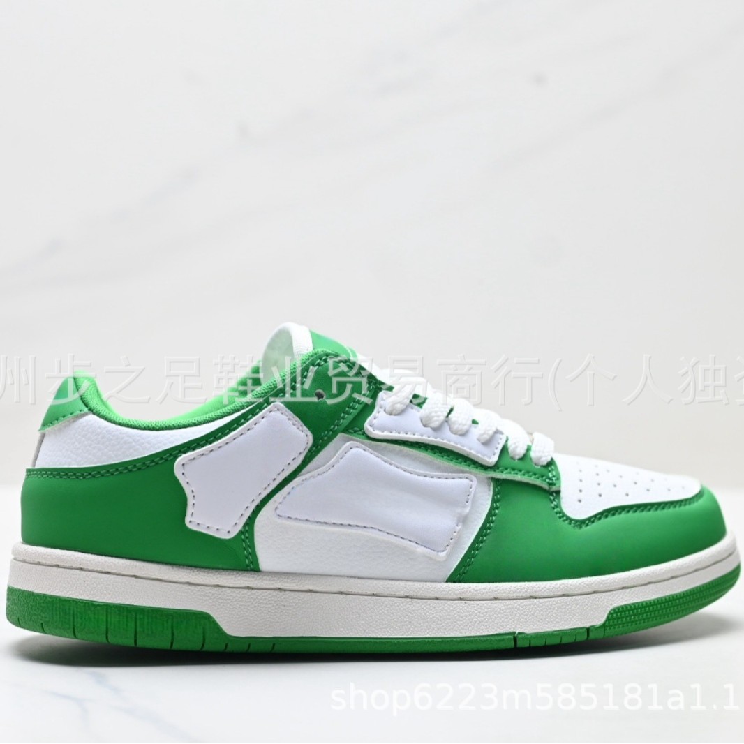 Universal sneakers