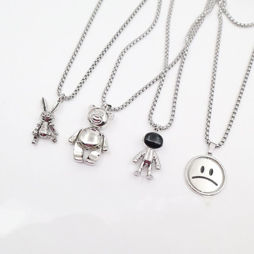 Personalized hip-hop smiley necklace for young couples niche design t-shirt chain bear astronaut mechanical rabbit
