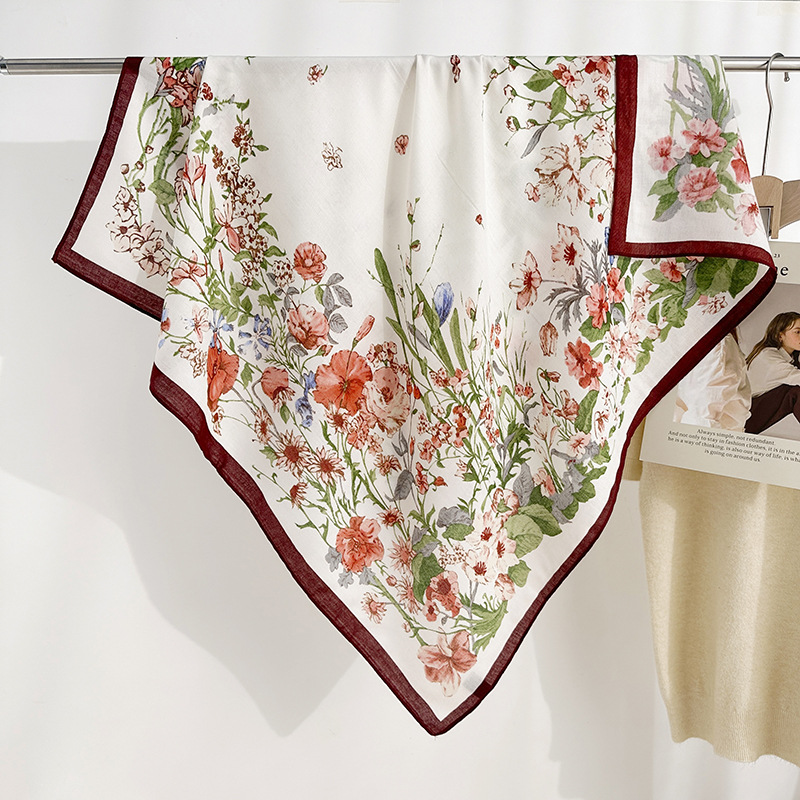 Pequeña moda de verano fresca, temperamento de alta gama 90 bufanda cuadrada con estampado de flores de temperamento de tendencia para damas image 8