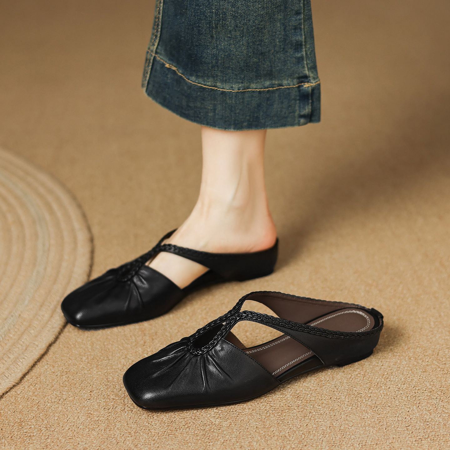 Dép sandal nữ quai chữ V đế bệt mũi tròn phong cách đơn giản — đen