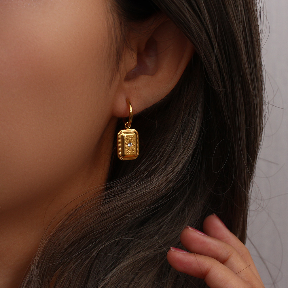 Fashion Stainless Steel Thick Straps Ornament Retro Detail Pattern Zircon Three Pendant Chain Neckla