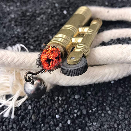 Outdoor portable windproof rattlesnake old-fashioned tinder match rope outdoor wilderness survival companion fire stick lighter