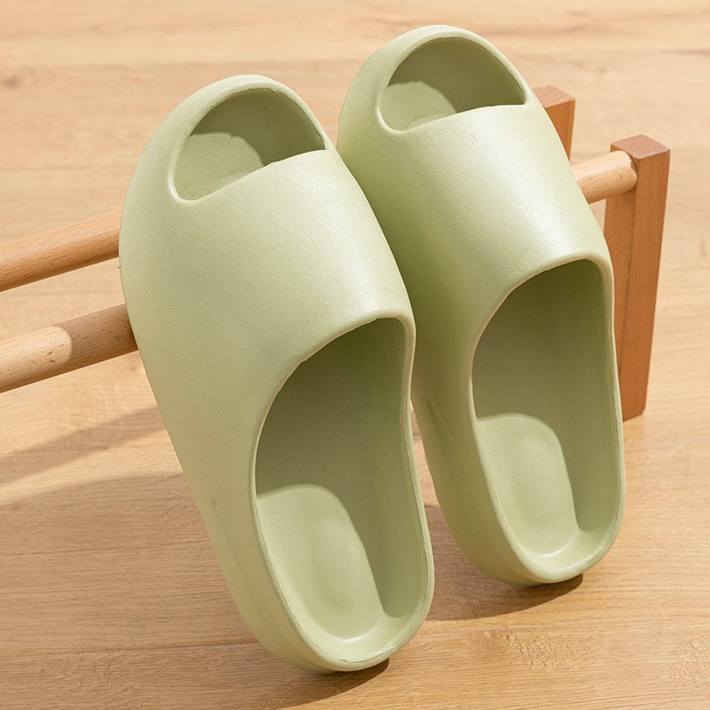 봄과 여름 배설물 느낌의 새로운 발걸음 남성 슬리퍼 탈취제 음소거 홈 욕실 미끄럼 방지 여성용 샌들 도매