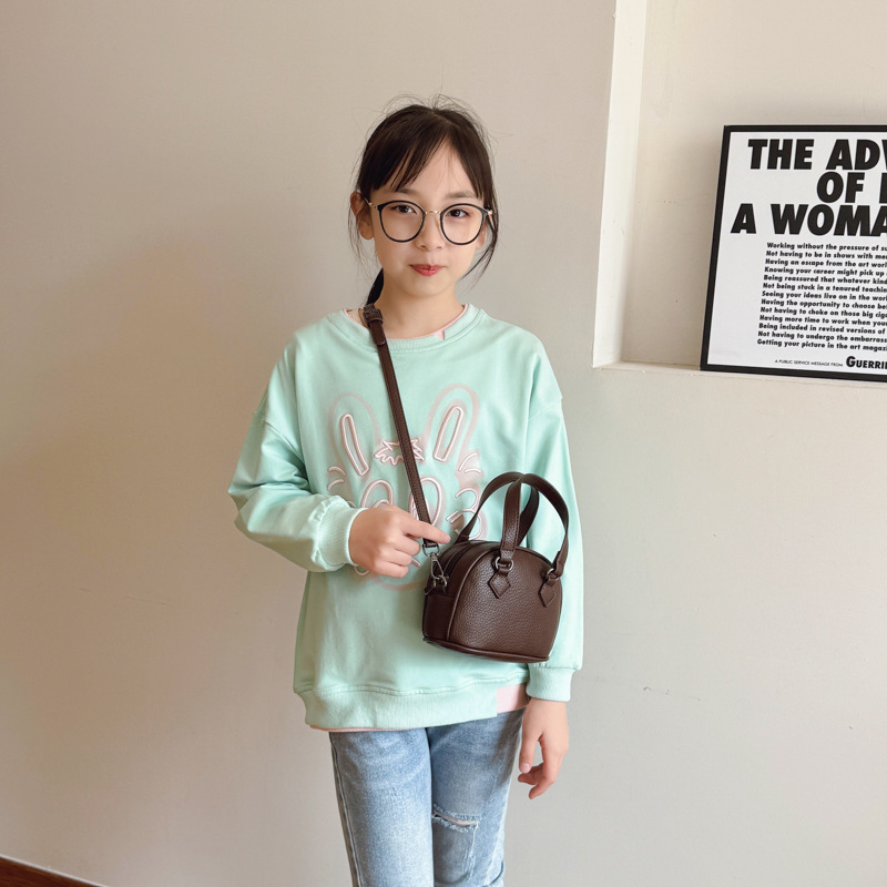 Moda coreana de color sólido bolso de hombro para hombres y mujeres, mini lindo bolso de concha de bebé 2025 nuevo bolso de mano para niños