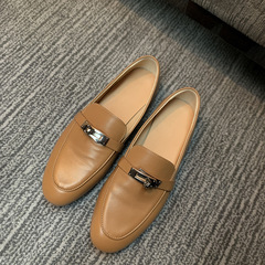 金屬扣樂福鞋女低幫皮鞋 秋冬新款 牛皮純色平底鞋女式深口單鞋潮
