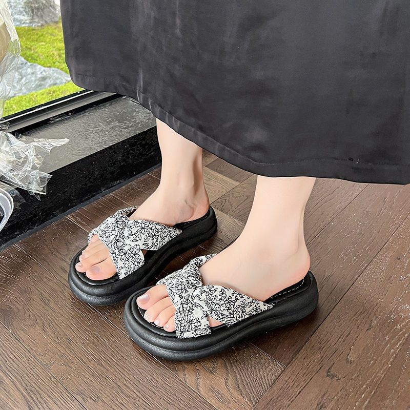 Korean Style Sexy Sandals for Women to Wear Outside, 2025 Summer and Autum New Style Thick-Soled Black Sandals with Skirts