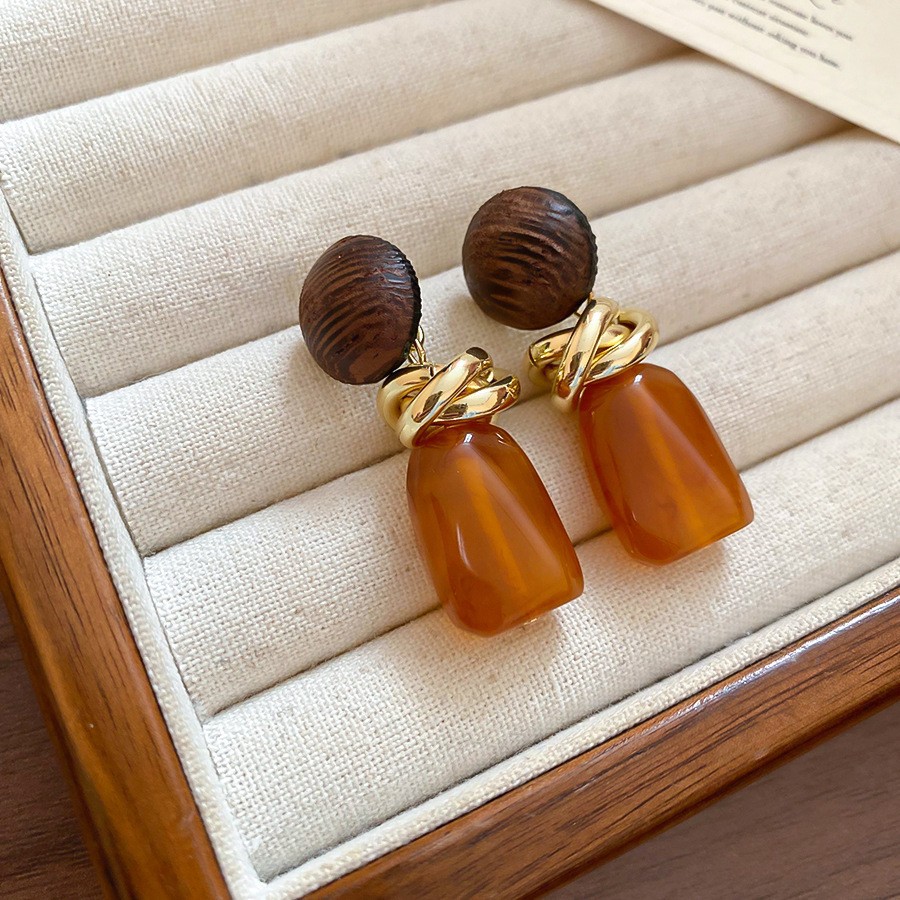 Retro Merrade curry plata aguja pendientes de moda versátil Hong Kong aretes de estilo ligero lujo alta sensación otoño invierno pendientes