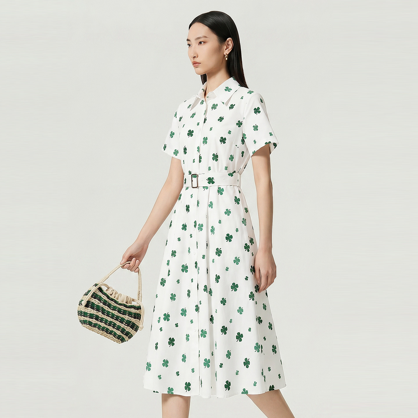 Đầm maxi nữ thắt eo in họa tiết hoa, tay ngắn cổ bẻ, chất cotton thoáng mát — màu trắng
