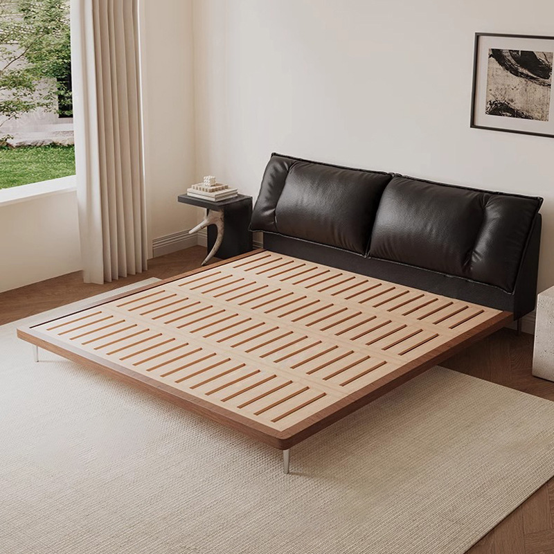 Cama de cuero de madera maciza minimalista italiana, cama de cama principal, cuero de vaca, cama doble retro, madera de cera blanca, muebles de cama de boda medieval