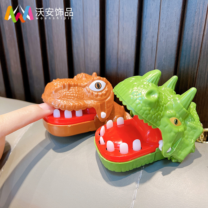 Crocodile finger-biting keychain pendant tooth extraction parent-child game props hand-biting toy children's trick gift