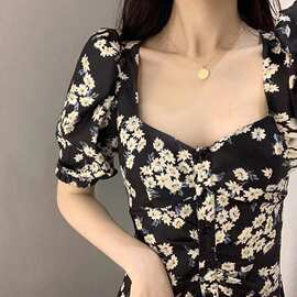 3384#小雏菊连衣裙收腰显瘦方领赫本风碎花小黑裙女装2022新款