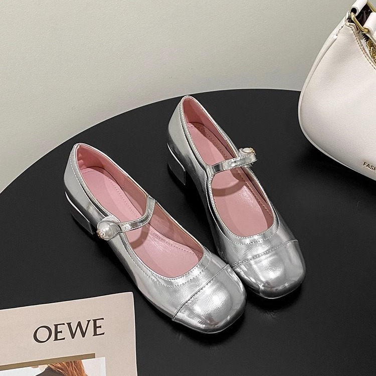 Versión de piel de oveja ~ zapatos de estilo francés de plata de mujer de tacones gruesos fragancias de cabeza redonda velcro con una falda ligera zapatos simples