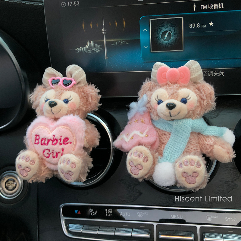 2025 nuevo coche muñeca oso de felpa Tamiflu coche aromaterapia de salida de aire decoración interior accesorios de coche decoración mujer
