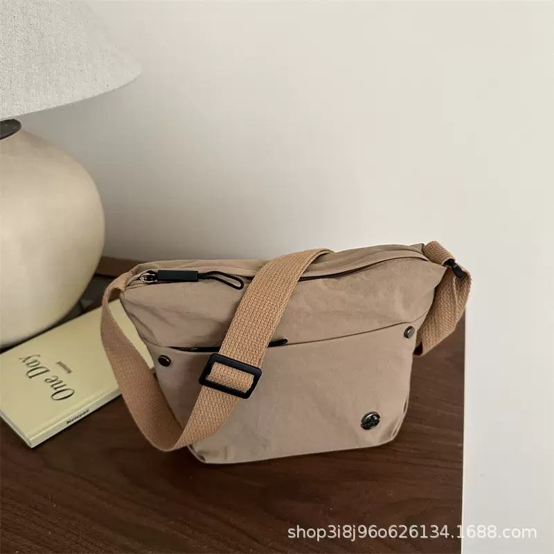 休闲轻便托特包2025夏季流行外出百搭简约便携纯色单肩斜挎包女包