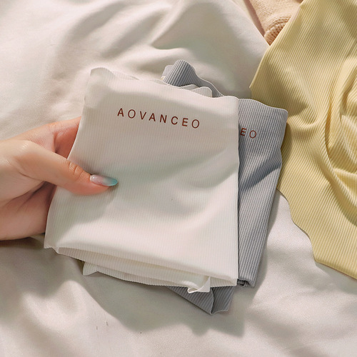 Independently installed new style seamless women's underwear fine thread ice silk nude feeling 3D peach hip mid-waist breathable briefs batch