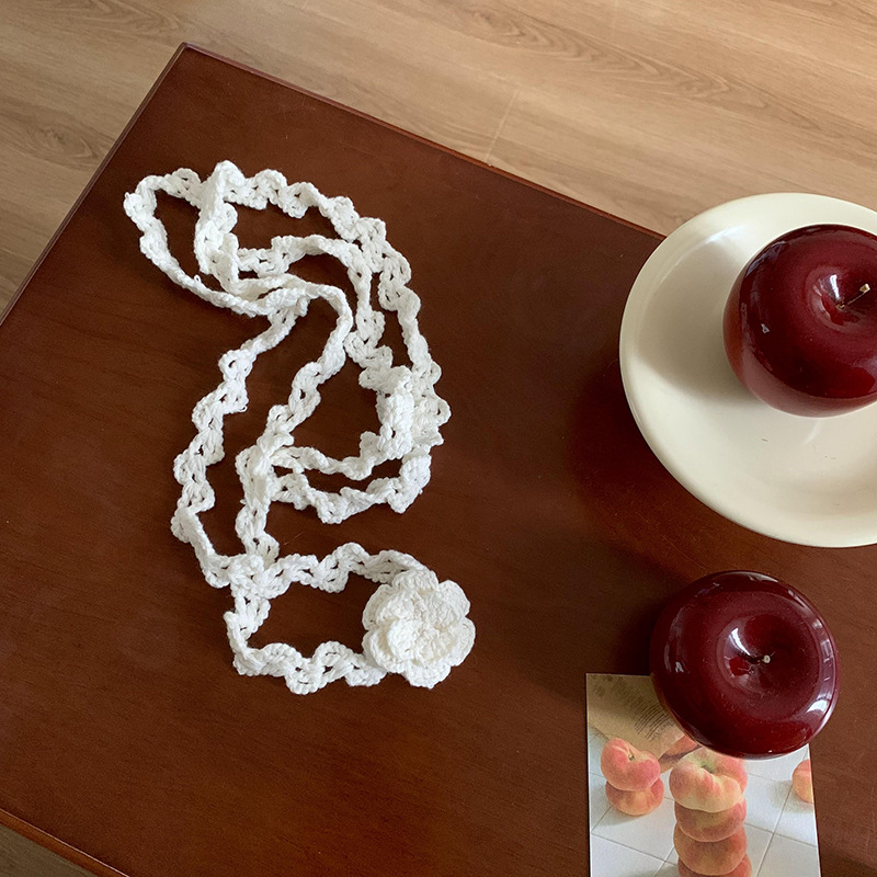 Pañuelo de seda, tira larga, sentido de alta calidad, nuevo estilo, flor de ganchillo tejida a mano, bufanda estrecha, serpentina, collar de cadena de clavícula