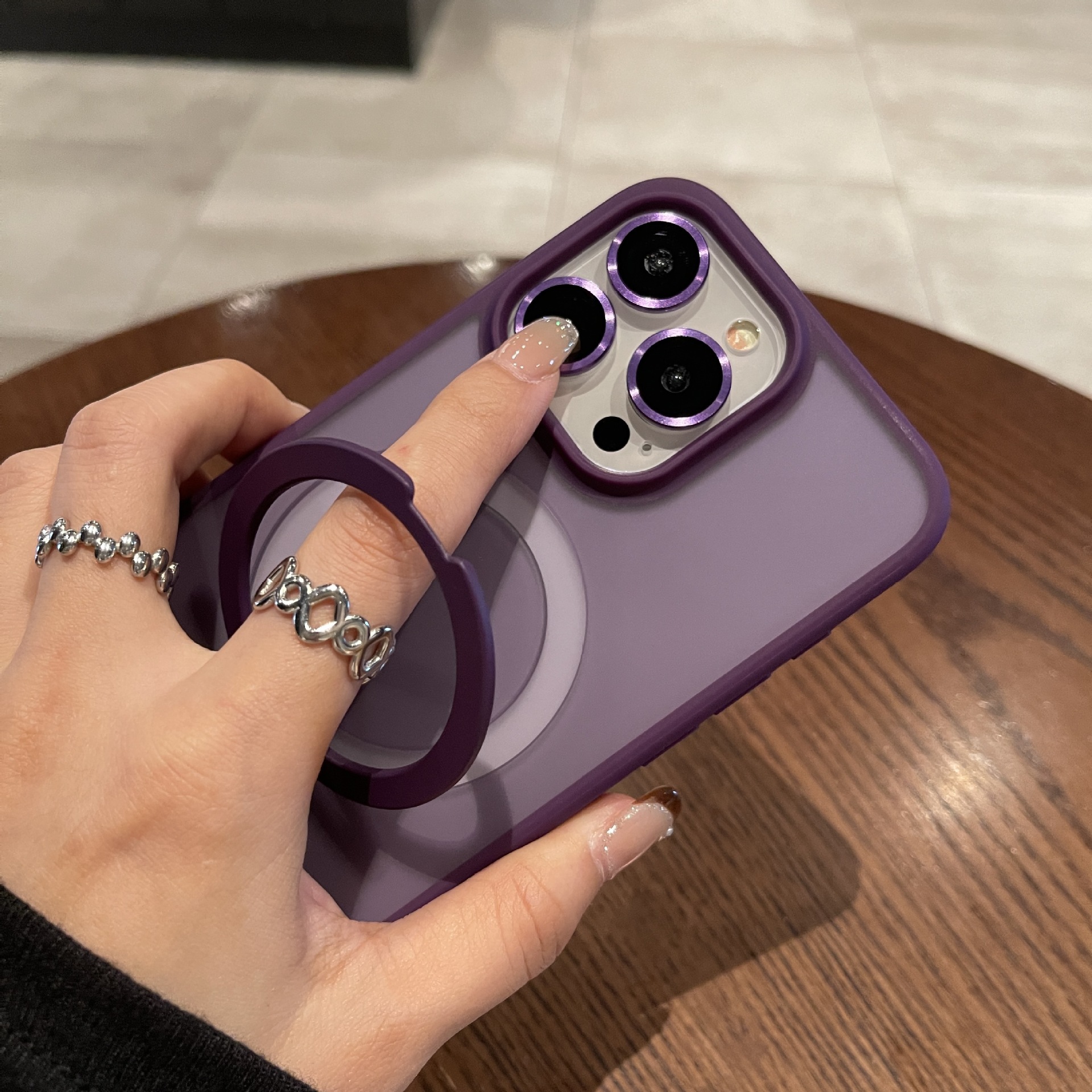Funda para teléfono móvil con soporte de pivote iPhone16, succión magnética 11 Película de lente Apple 17PRO 13 Funda protectora esmerilada